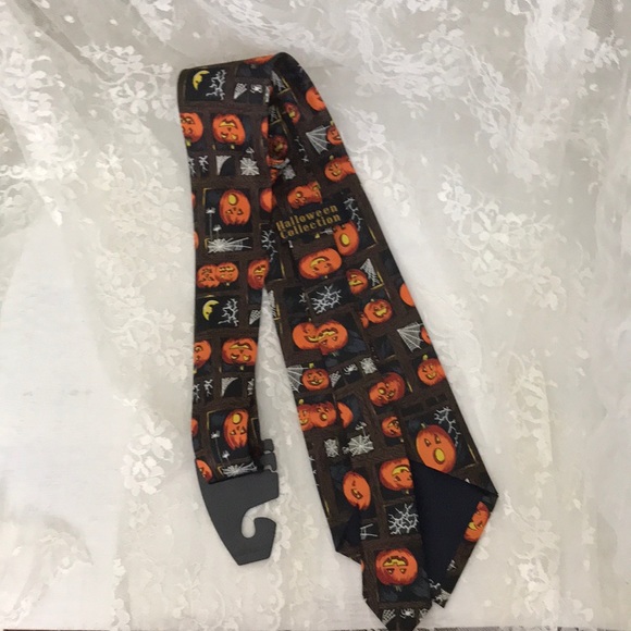 Halloween Collection Scared & Scary Pumpkins Tie - Picture 1 of 3